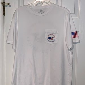 Men’s vineyard vines t shirt